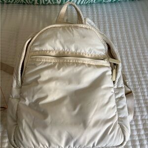 LE SPORT SAC Cream Nylon Backpack. Tons of pockets!